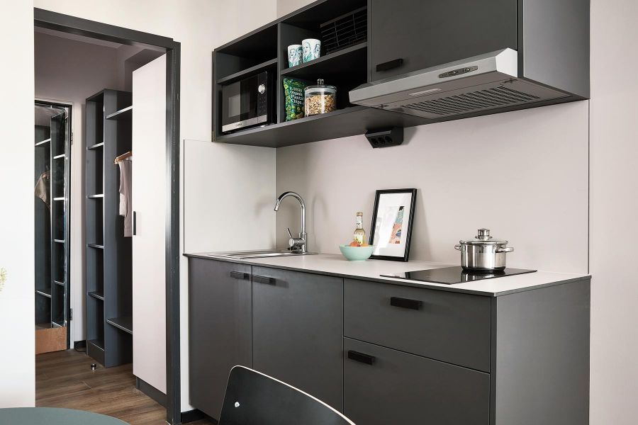 Apartment Einrichtung mit Küche im Living Hotel München