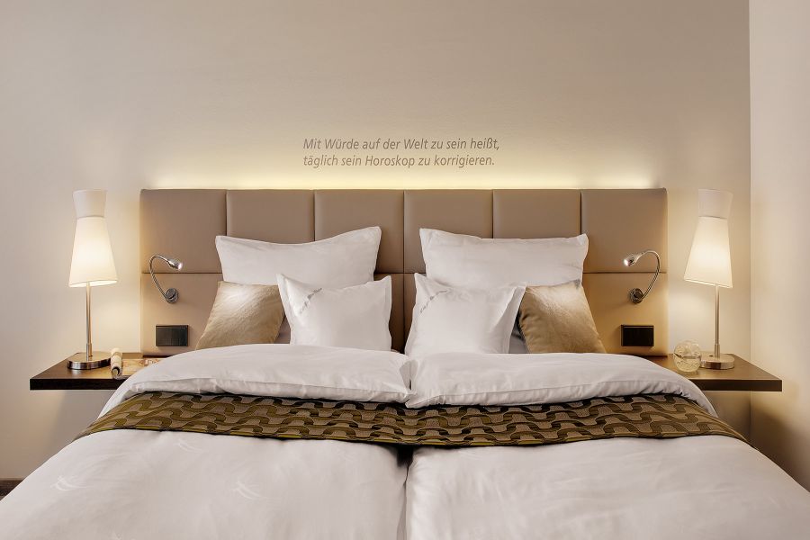 Doppelbett im Hotel Kremstalerhof in Leonding