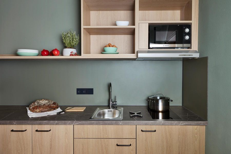 K&uuml;chenzeile im Studio-Apartment