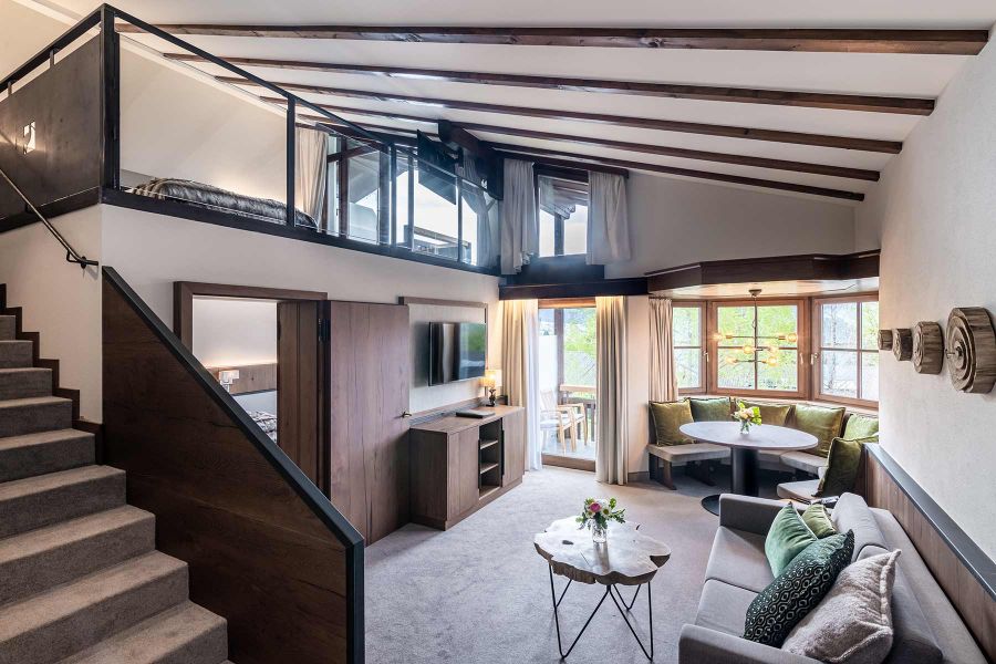 Zimmer des Alpenhof Murnau auf zwei Etagen 