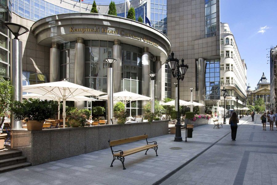 Außenansicht des Hotel Kempinski in Budapest