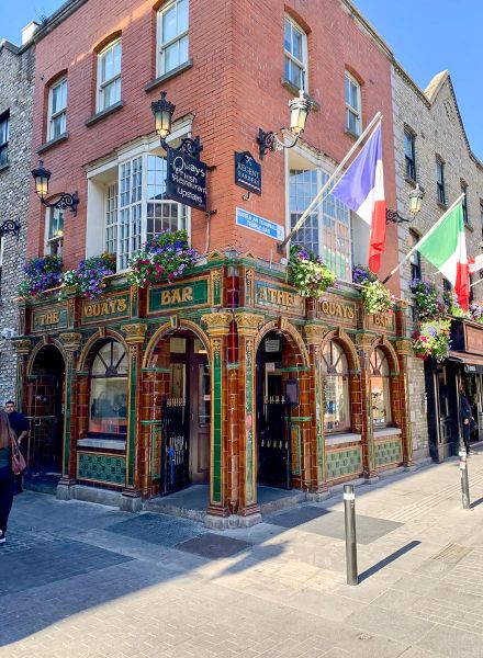 The Quays Bar Irish Restaurant in Irland