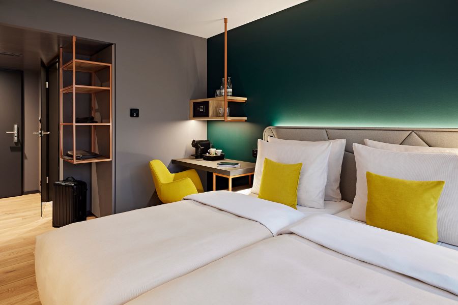 Hotelzimmer-Einrichtung im Essential by Dorint Interlaken