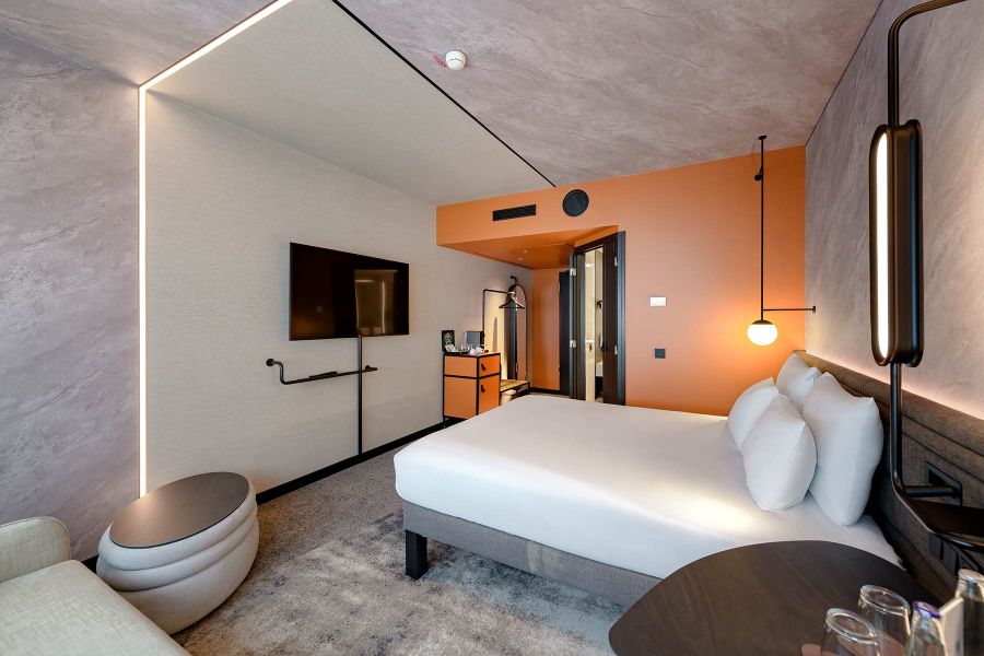 modernes Hotelzimmer im Novotel Airport Hotel München