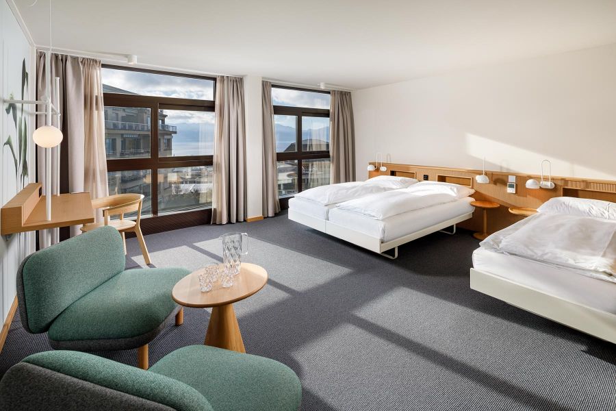 3-Bett-Zimmer im Hotel Alpha mit Blick auf den Genfersee