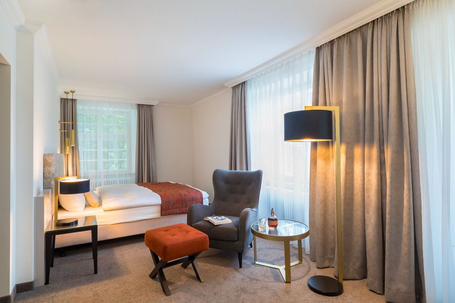 Doppelbettzimmer in Liestal im Hotel Bad Schauenburg