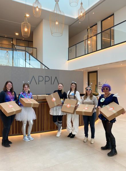 Annahme Krapfenlieferung des Lions Club Rottal-Inn am Empfang Office Appia