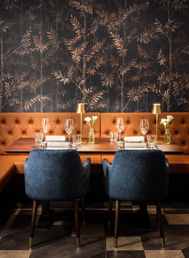 Sitzgruppe in Speiseraum mit Sitzbank