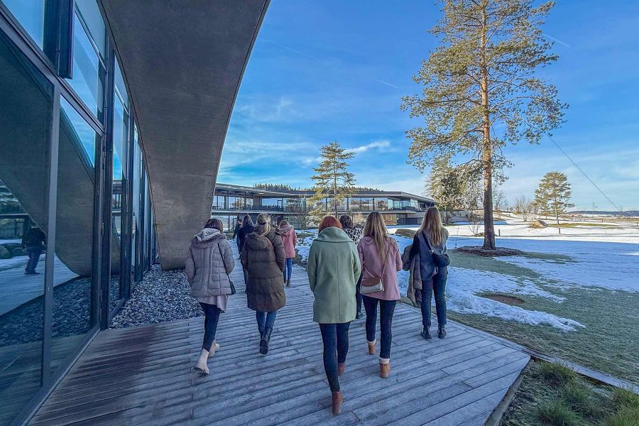 Rundgang durch Hotel & Office Loxone Campus in Kollerschlag