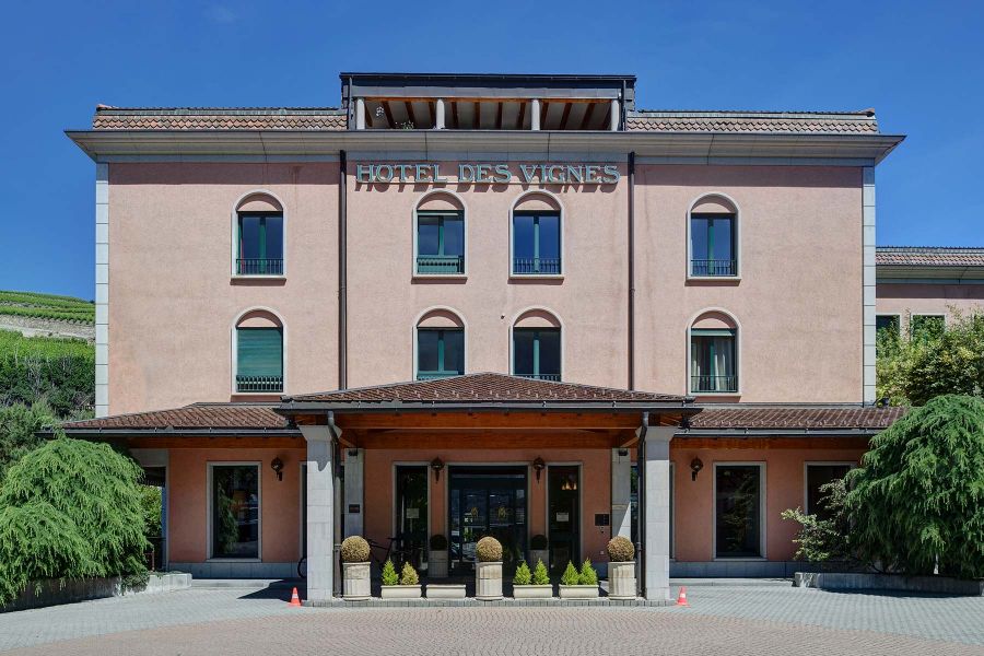Außenansicht im Hotel des Vignes in Sion 
