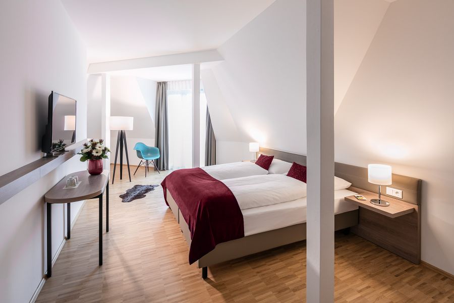 Helles und modernes Hotelzimmer im Hotel Trezor in Singen am Hohentwiel - Generalsanierung durch APPIA Contract GmbH
