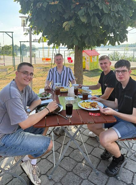 Ausklang im Biergarten des Forster am See bei gemeinsamen Essen