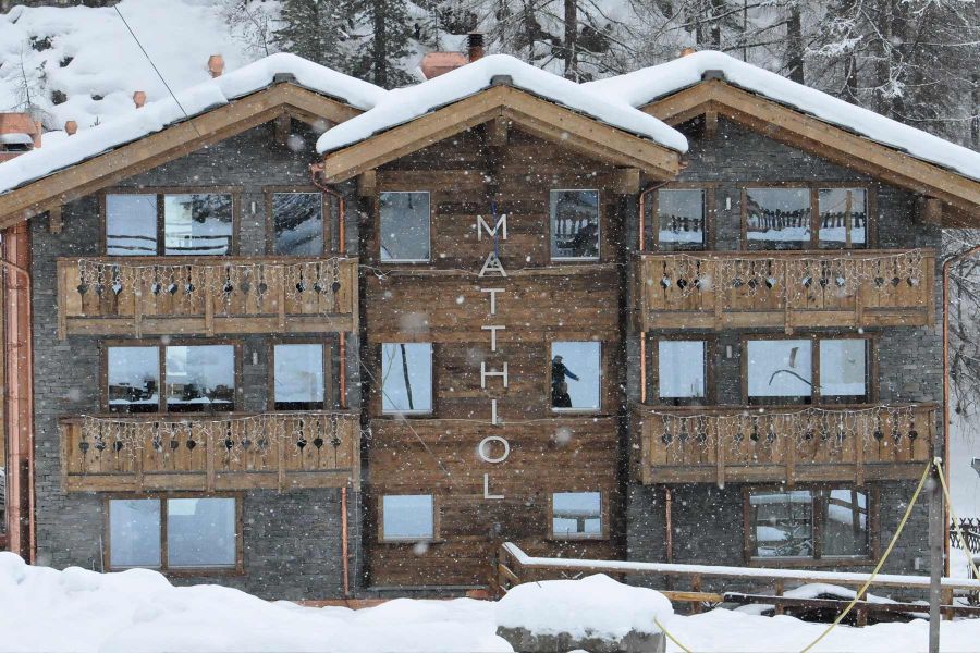 Außenanasicht von dem Suitenhotel Matthiol in Zermatt
