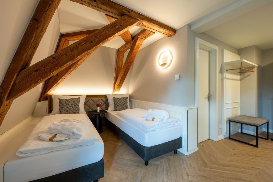 Hoteleinrichtung des Twin Bed Zimmers im Hotel Schloss Lautrach