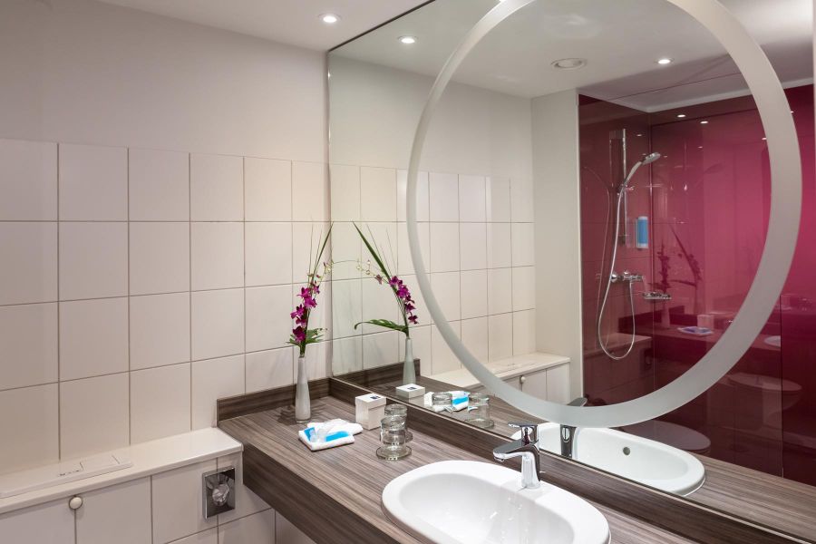 Innenausbau des Hotelbads