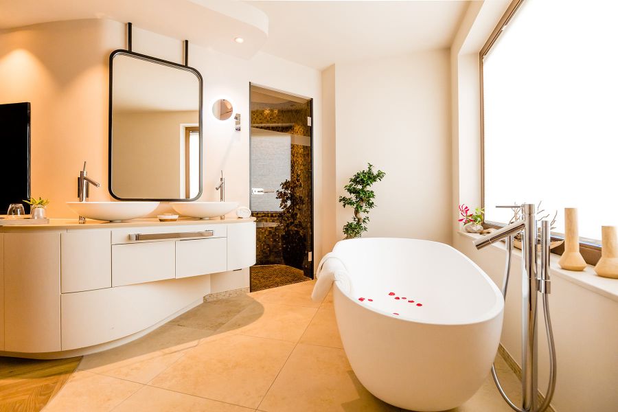 hotel facilities with en suite bathroom