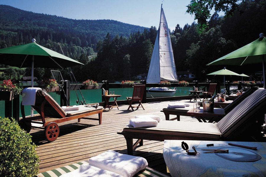 Badesteg im Hotel Schloss Fuschl in Salzburg