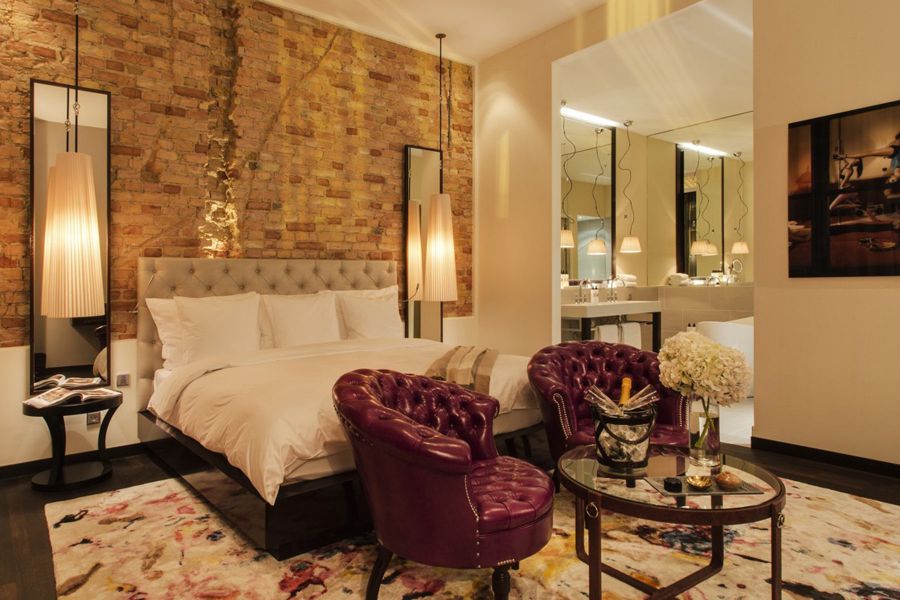 Die King Suite des Zoo Hotels in Berlin mit außergewöhnlicher Wandgestaltung