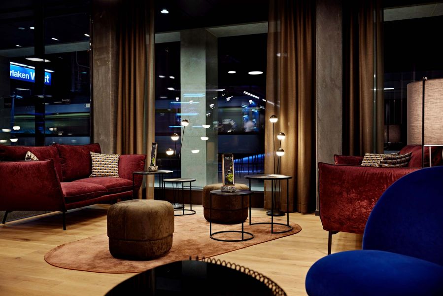 Lobby und Lounge im Essential by Dorint Interlaken