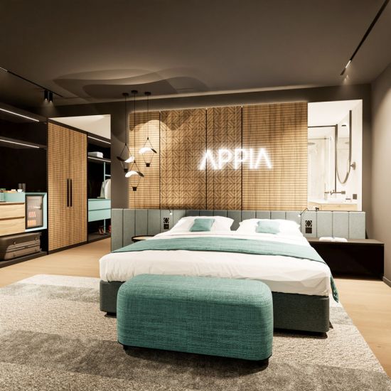 Bauunternehmer besprechen Ablauf