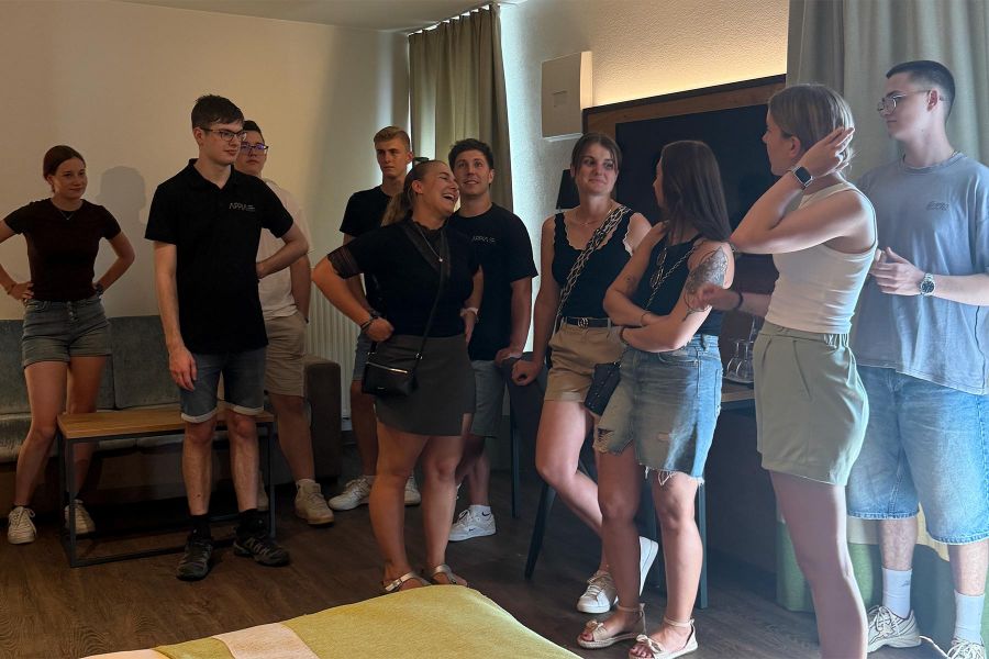 Rundgang mit Besichtigung Hotelzimmer im Forster am See in Eching