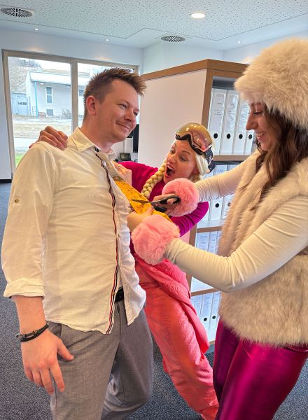 Faschingsbrauch Krawatte abschneiden in der Kalkulation bei Appia