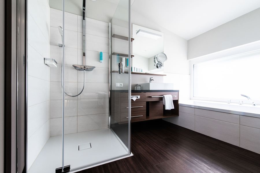 barrierefreies Bad Junior Suite im Nuhr Medical Center