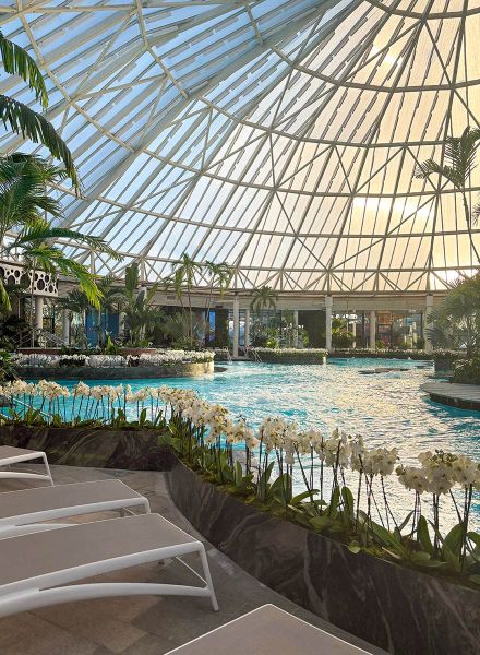 Wellnessbecken in der Therme Erding