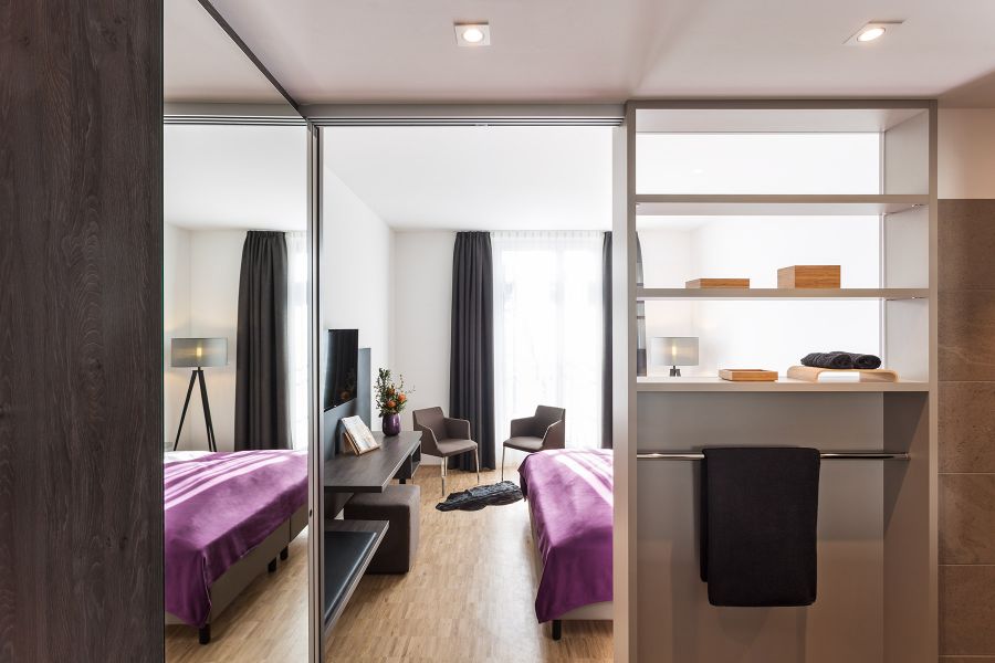 Zimmeransicht vom Bad aus im Hotel K99 in Radolfzell