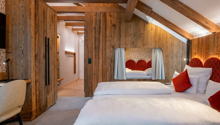 Gasthof Schäfflerwirt in Aschheim mit Zimmern ausgestattet mit Altholz Balken und traditionellem Charme