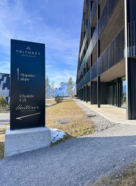 Infoschild Hinterstoder Chalets im alpinen Stil