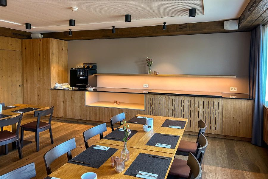 hotel furniture in the breakfast room: buffet manufactured by Appia