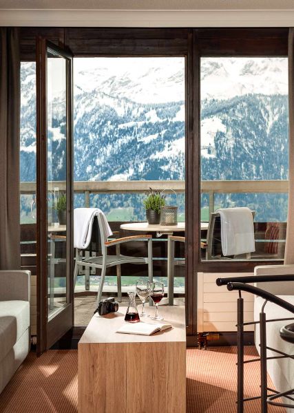 Hotelzimmer mit Ausblick im Dorint Blueemlisalp