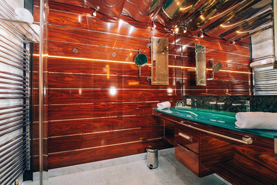 Badezimmer Yachtkabine im Hotel Victory Therme Erding