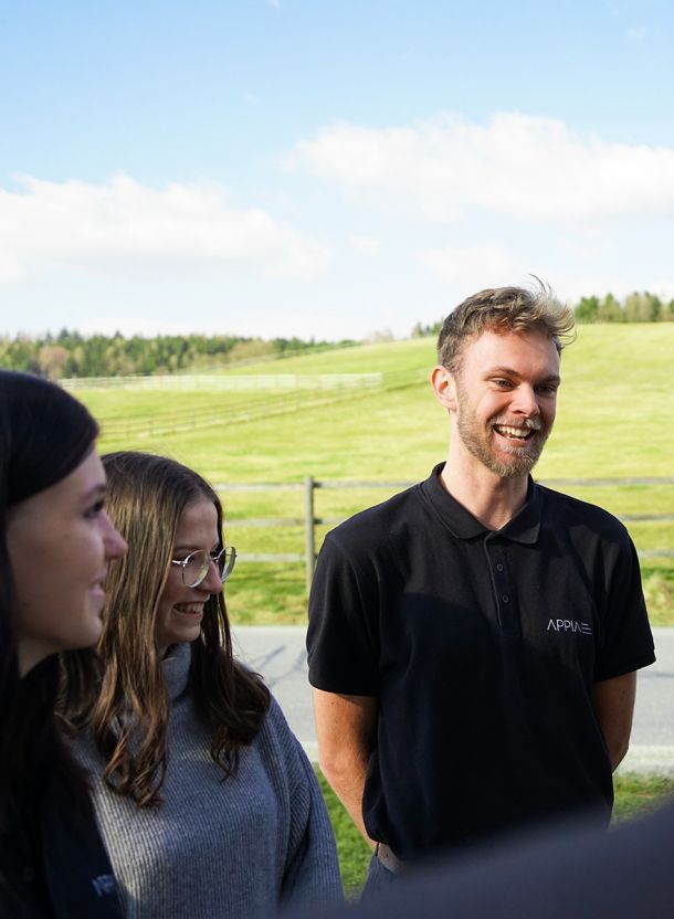 Moderne Arbeitsplätze mit Blick ins Grüne