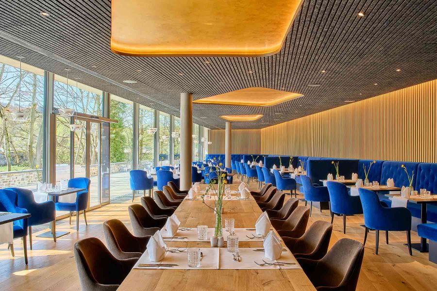 Restaurantbereich mit Sitzmoeglichkeiten im Thermenhotel Bad Ems