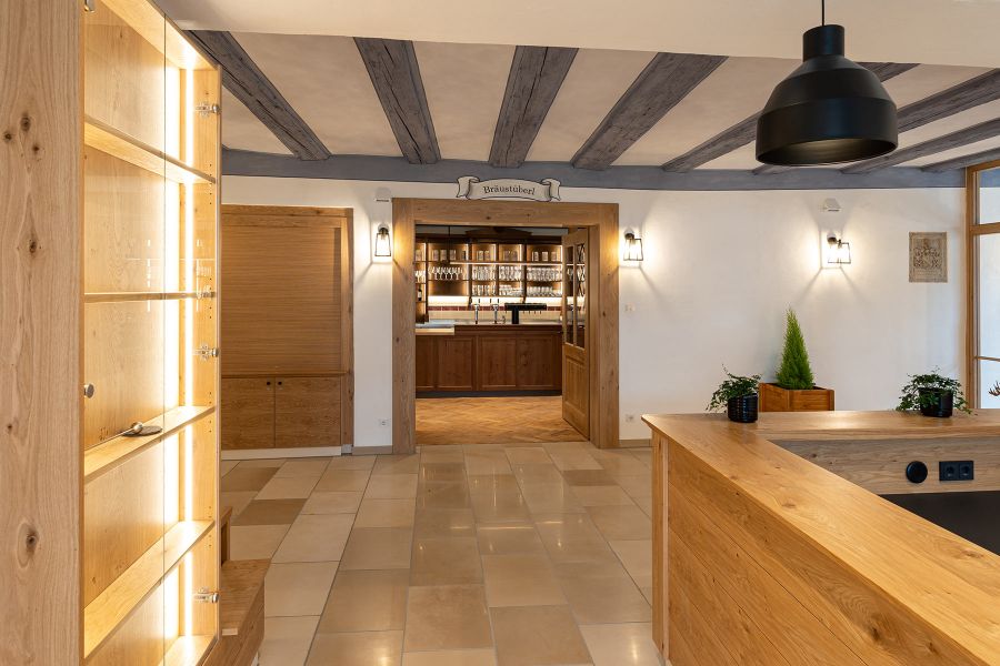 Eingangsbereich des Braeustueberl im Hotel Schattenhofer
