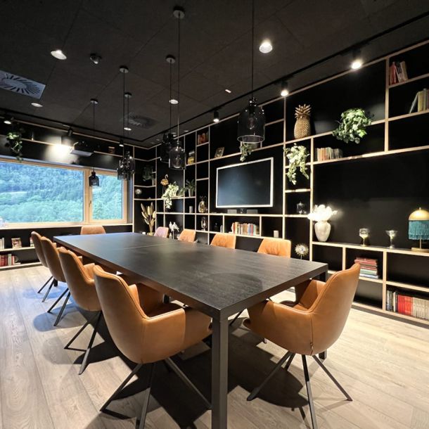 Innovativer Besprechungsraum nach New Work Bürogestaltung